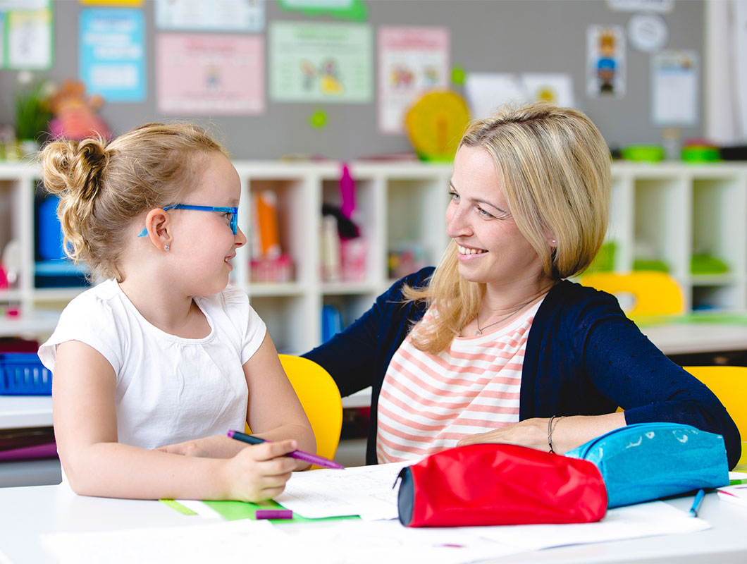 Familie-Beruf-Verbinden-Schulbegleiter-HILF-EV-1 Familie-Beruf-Verbinden-Schulbegleiter-HILF-EV-1