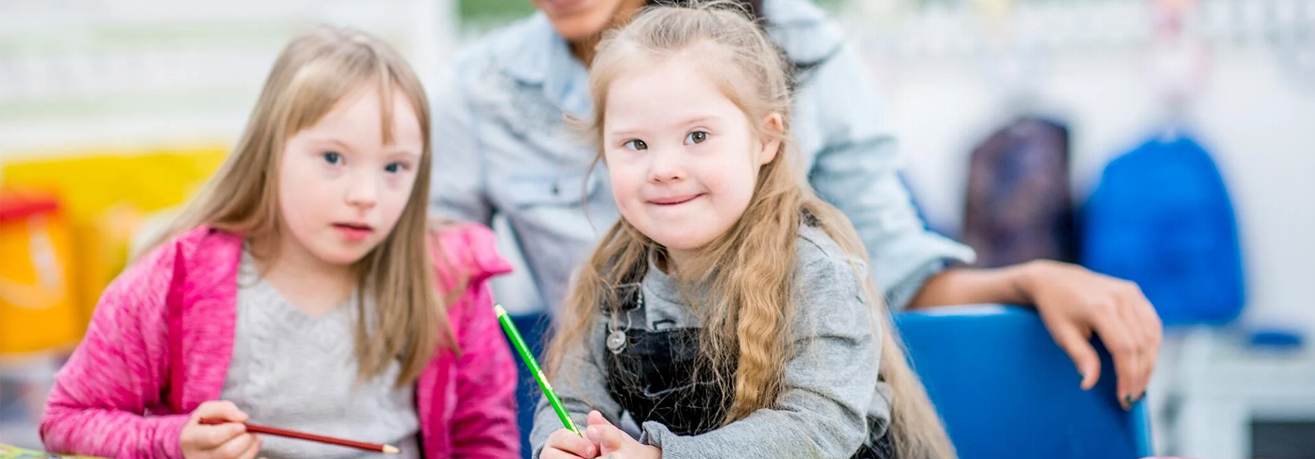 Kinder-am-Schultisch Kinder-am-Schultisch